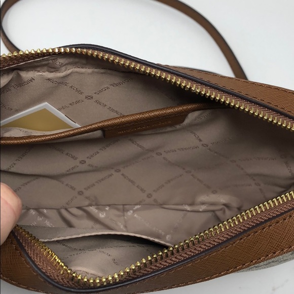 Nwt Michael Kors Jet set item crossbody - Picture 8 of 8